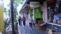 Belanja di sini enaknya pagi hari sehingga pilihan barang-barangnya masih lengkap dan suasananya juga tak ramai. Foto: Luthfi Baihaqy/detikcom