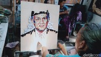 Soal harga mozaiknya, sambung Ansori, bisa sampai Rp 15 juta karena memang memiliki tingkat kesulitan tinggi. Selama ini dirinya sudah membuat mozaik tapi di proyek rumah. Pantauan detikcom di lokasi, sederet mozaik tokoh-tokoh bangsa sudah terpajang. Mulai dari presiden RI pertama Soekarno, Suharto, Gus Dur, SBY, Megawati, Jokowi, BJ Habibi, Gus Mus, dan lainnya.