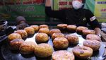 Nikmatnya Kue Lumpur Wolak-Walik di Pasar Oro-oro Dowo Malang