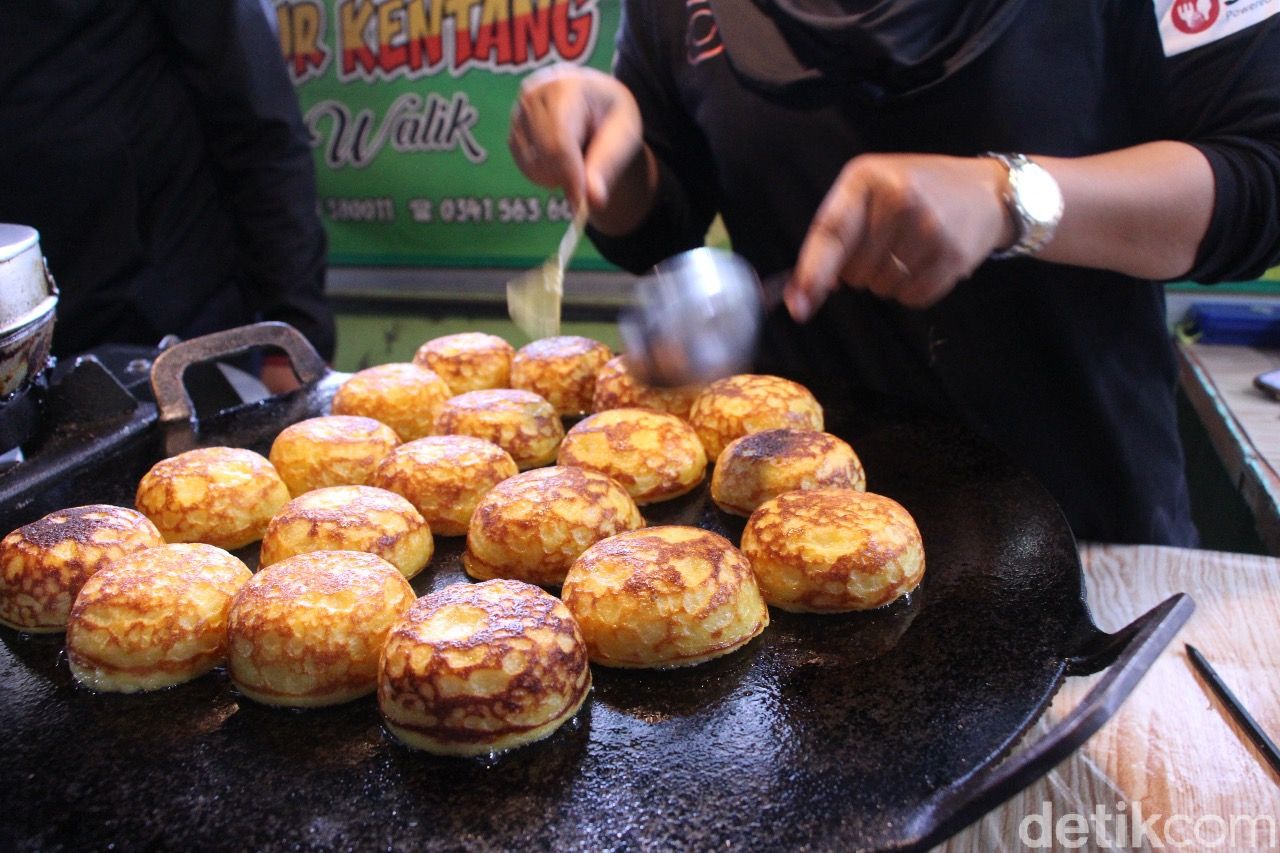 Creamy Wangi Kue Lumpur Wolak-Walik yang Bikin Nagih