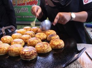 Creamy Wangi Kue Lumpur Wolak-Walik yang Bikin Nagih