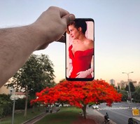 Foto HP menyatu dengan benda nyata