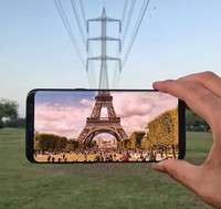 Foto HP menyatu dengan benda nyata