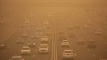 Gegara Badai Pasir, China Diselimuti Kabut Kuning Berbahaya