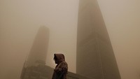 Menurut situs web pemantauan kualitas udara Aqicn, polusi di kota Beijing berada pada tingkat berbahaya. AP Photo/Andy Wong  