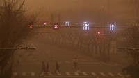 Beberapa pengguna medsos mengatakan kondisi udara Beijing mengingatkan mereka pada film fiksi ilmiah apokaliptik Interstellar. AP Photo/Andy Wong  