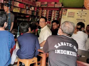 Anies Unggah Percakapan di Warkop, Cuma Tersenyum Saat Tak Dikenali Warga