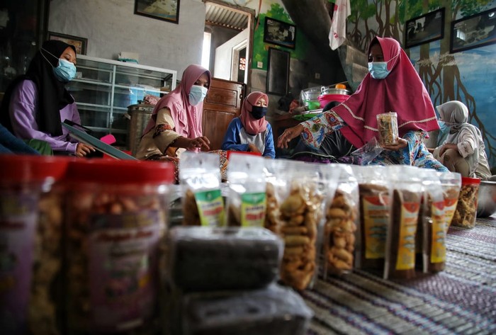 Hidayah (42) penyintas kekerasan dalam rumah tangga (KDRT) asal Kabupaten Demak yang kini mampu berdikari secara ekonomi lewat usaha olahan ikan.