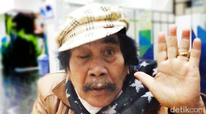 Jaja Mihardja Jaja Miharja dalam usianya yang sudah kepala tujuh masih tetap eksis Foto: Hanif/detikHOT