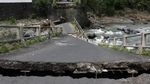 Waduh! Jembatan di Pasuruan Ambrol