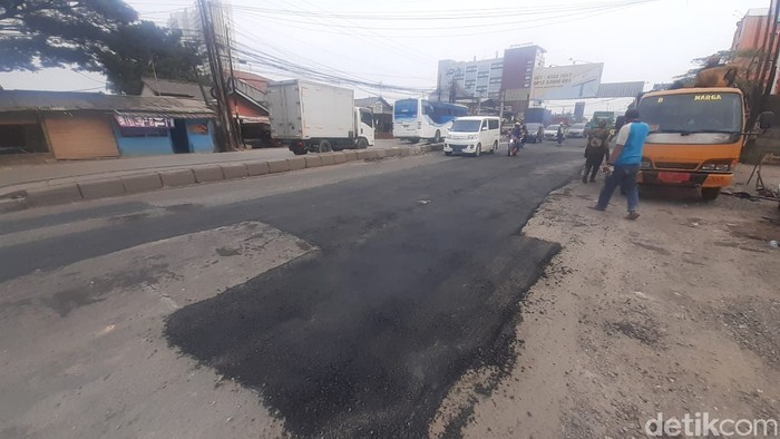 Jl Raya Industri di Kabupaten Bekasi telah dua kali diperbaiki, 15 Maret 2021. (Afzal Nur Iman/detikcom)
