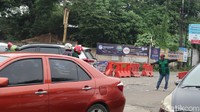 Foto: Kemacetan di Jl Raya Legok, Kabupaten Tangerang, Banten, 15 Maret 2021. (Nisrina Khairunnisa/detikcom)