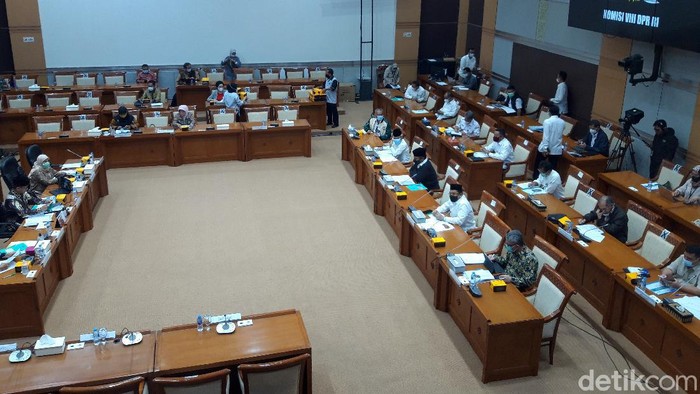 Komisi VIII DPR rapat kerja dengan Menag Yaqut (Rahel Narda Chaterine/detikcom).
