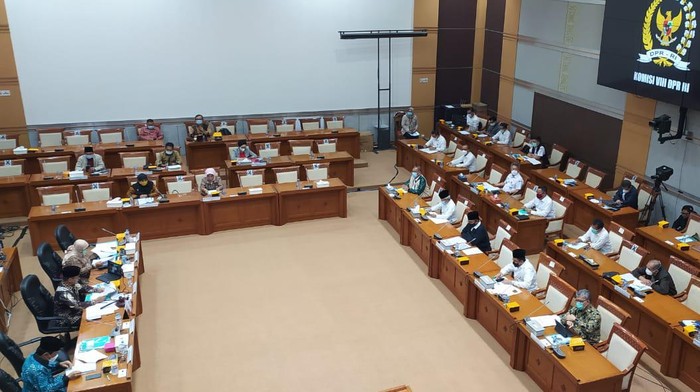 Komisi VIII DPR rapat bersama Menag, Menkes dan Menhub, Senin (15/3/2021).