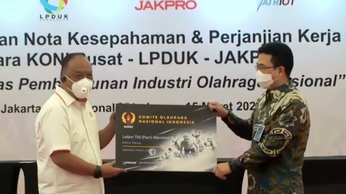 Ketum KONI Pusat, Marchiano Norman, menandatangani MoU akselerasi prestasi olahraga dengan Lembaga Pengelola Dana dan Usaha Keolahragaan (LPDUK) dan PT Jakarta Propertindo (Jakpro).