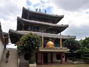 Mengenal Masjid Berarsitektur Klenteng Milik Anton Medan