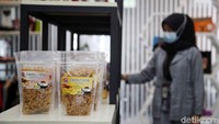 Kredit Usaha Rakyat atau KUR adalah layanan kredit atau pembiayaan yang diberikan oleh pemerintah melalui meliputi keseluruhan bentuk usaha, terutama usaha yang bergerak di sektor usaha produktif seperti pertanian, perikanan dan kelautan, perindustrian, kehutanan, dan jasa keuangan simpan pinjam. 