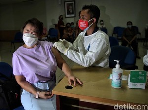 Fatwa MUI: Vaksinasi COVID-19 Tidak Membatalkan Puasa