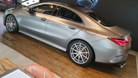Secara teknis, Mercedes-AMG CLA 45 S 4Matic+ Coupe dibekali mesin 1.991cc, 4 silinder segaris, turbo, yang bisa menghasilkan tenaga maksimum 421 dk di 6.750 rpm dan torsi puncak 500 Nm pada 5.000-5.250 rpm. Foto: Luthfi Anshori