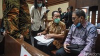 Djoko menilai tuntutan jaksa terlalu berat dan tidak berdasarkan dakwaan yang sesuai fakta sebenarnya. Dia menyebut Pinangki Sirna Malasari dan Rahmat yang berinisiatif mengajukan bantuan kepadanya di Kuala Lumpur, Malaysia.