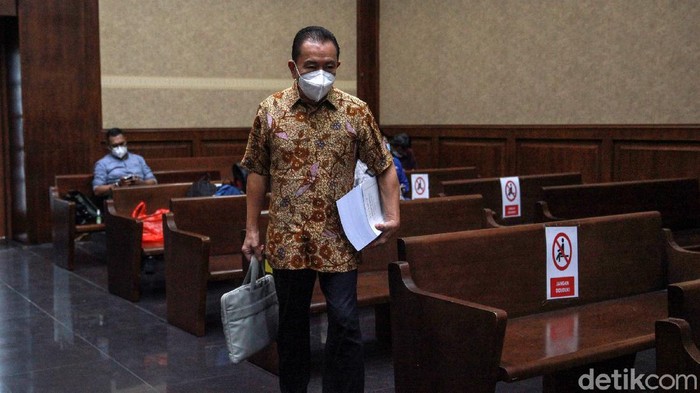 Joko Soegiarto Tjandra alias Djoko Tjandra tidak terima dituntut 4 tahun penjara. Dia mengklaim telah menjadi korban tipu-tipu dari seorang Pinangki Sirna Malasari.