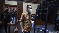 Djoko juga menyebut uang USD 1.000.000 adalah Consultant Fee dan Lawyer Fee yang disepakati untuk pengurusan Fatwa MA sampai selesai dan dia diminta membayar uang muka sebesar USD 500.000 yang diberikan ke Andi Irfan Jaya. Dia membantah uang tersebut sebagai suap kepada Pinangki.
