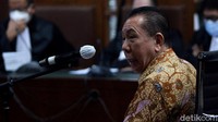 Awalnya Djoko Tjandra yang membacakan nota keberatan atau pleidoi dalam persidangan itu mengaku menjadi korban peradilan sesat atas Putusan Peninjauan Kembali Mahkamah Agung RI Nomor: 12/PK/Pid.Sus/2009 tanggal 11 Juni 2009. Putusan itu berkaitan dengan perkara lawas yang menjerat Djoko Tjandra dalam perkara pengalihan hak tagih (cessie) Bank Bali.