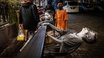 Sosok Nasib Manusia Silver di Jalanan Kota