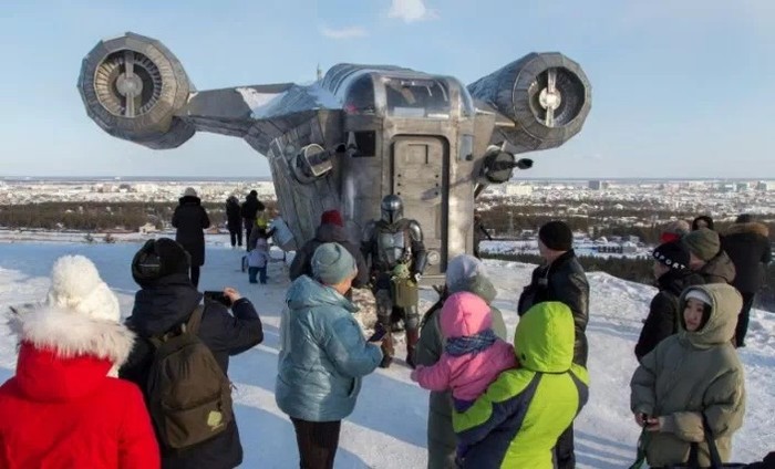 Niat Banget, Fans Star Wars Bangun Kapal Luar Angkasa di Siberia