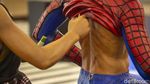Pameran Instalasi Ini Tampilkan Superhero Bertingkah Lucu Lho
