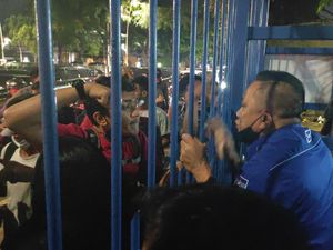 Video Suasana Tegang di DPP Demokrat Saat Digeruduk Massa