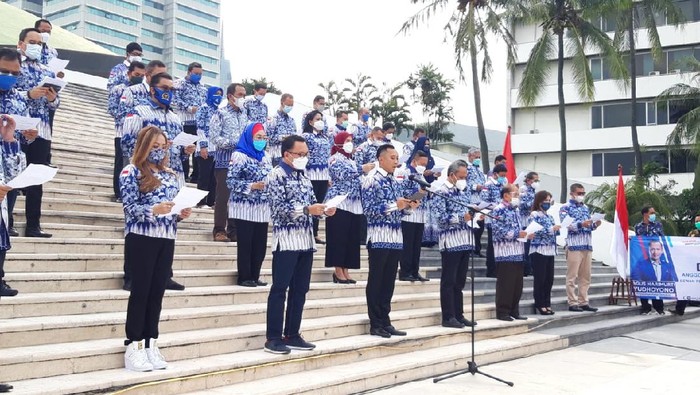 Fraksi Demokrat DPR membacakan ikrar setia kepada AHY, di Gedung Nusantara, Kompleks DPR, Senayan, Jakarta, Senin (15/3/2021).