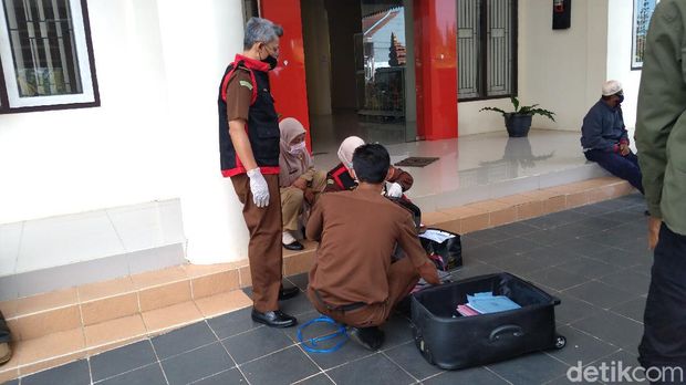 Penggeledahan kantor Kecamatan Purbalingga oleh tim Kejari