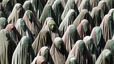 Begini Potret Perempuan Burka yang Tuai Polemik