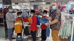 Puluhan Anak Yatim Belanja Gratis di Mall
