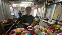 RAN Ramen buka setiap hari, kecuali Senin. Kedai ramen kaki lima ini mulai berjualan pukul 6 sore sampai tengah malam. Foto: detikfood