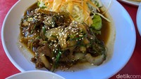 Beef yakiniku buatan RAN Ramen sayang dilewatkan. Bumbunya gurih manis dengan tekstur daging yang memanjakan selera. Foto: detikfood