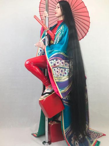 Rin Kambe, Rapunzel di dunia nyata asal Jepang.