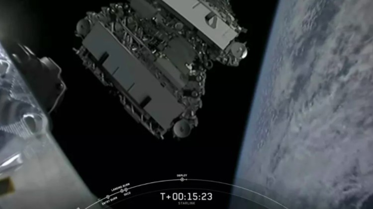 satelit internet Starlink Roket Falcon 9 SpaceX membawa satelit internet Starlink