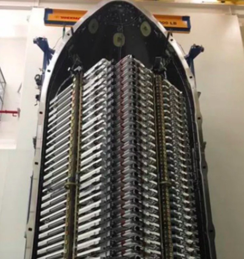 Roket Falcon 9 SpaceX membawa satelit internet Starlink