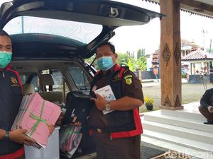 Kejari Purbalingga Geledah Rumah Camat, Dokumen di Kolong Kasur Disita