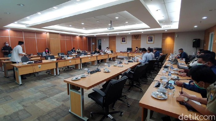 Suasana saat rapat Komisi B DPRD DKI dengan Sarana Jaya.