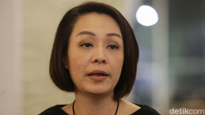 Tangis Istri Dirut Taspen yang Alami KDRT Isteri Direktur Utama Taspen Antonius Nicholas Stephanus Kosasih, Rina Lauwy Kosasih terlihat meneteskan air mata usai jalani pemeriksaan di Polda Metro Jaya.
