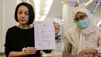 Korban melaporkan terlapor atas dugaan tindakan KDRT. Antonius Nicholas Stephanus Kosasih dilaporkan atas dugaan pelanggaran Pasal 45 UU Nomor 23 tahun 2004 tentang Penghapusan Kekerasan Dalam Rumah Tangga. 