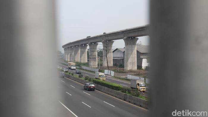 Pembangunan proyek kereta cepat Jakarta-Bandung di kawasan Cigondewah terus dikebut. Begini penampakan terkininya!