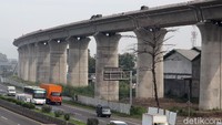 Kini, APBN boleh ikut campur dalam pendanaan Kereta Cepat Jakarta-Bandung setelah Jokowi mengesahkan Peraturan Presiden (Perpres) Nomor 93 Tahun 2021 tentang Perubahan Atas Peraturan Presiden Nomor 107 Tahun 2015 tentang Percepatan Penyelenggaraan Prasarana dan Sarana Kereta Cepat Antara Jakarta dan Bandung. Wisma Putra/detikcom.