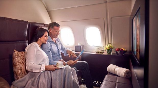 Daftar fasilitas penerbangan komersial paling teratas adalah Etihad Residence dengan ruang duduk berdinding tinggi yang dilengkapi sofa dua tempat duduk berbahan kulit lembut.