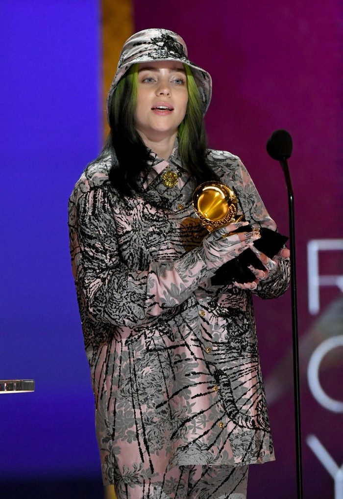 US-63RD-ANNUAL-GRAMMY-AWARDS--TELECAST LOS ANGELES, CALIFORNIA - MARCH 14: Billie Eilish accepts the Record of the Year award for Everything I Wanted onstage during the 63rd Annual GRAMMY Awards at Los Angeles Convention Center on March 14, 2021 in Los Angeles, California. Kevin Winter/Getty Images for The Recording Academy/AFP (Photo by KEVIN WINTER / GETTY IMAGES NORTH AMERICA / Getty Images via AFP)