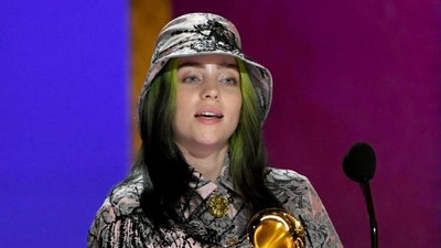 Biasa Tampil Tertutup, Gaya Billie Eilish Pakai Lingerie Seksi Bikin Syok