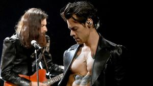 Horor! Penonton Konser Harry Styles Jatuh dari Atas Tribun